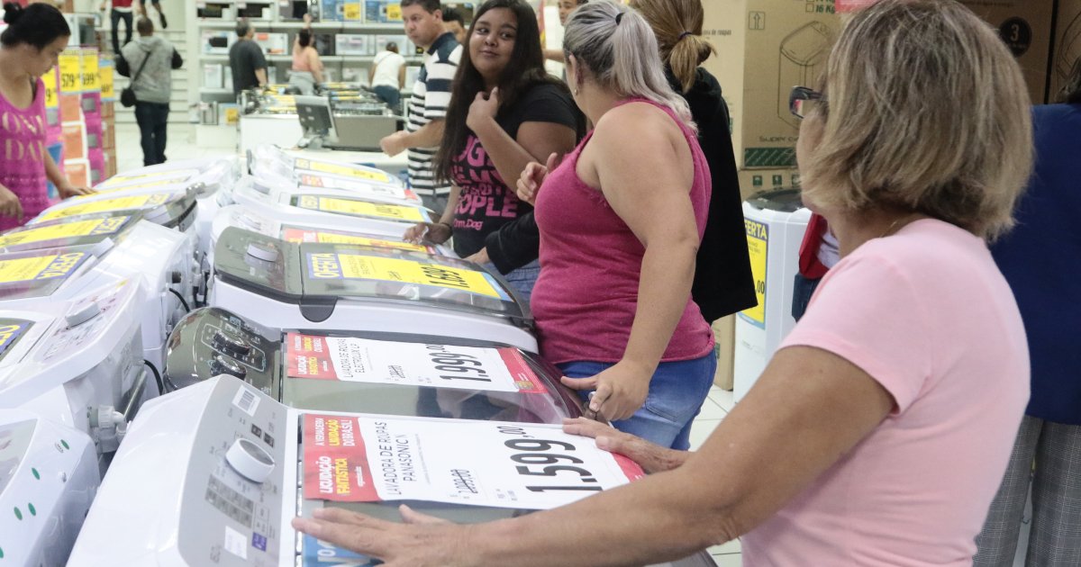 Consumo das famílias cresce 1% no 1º trimestre de 2026, aponta IBGE