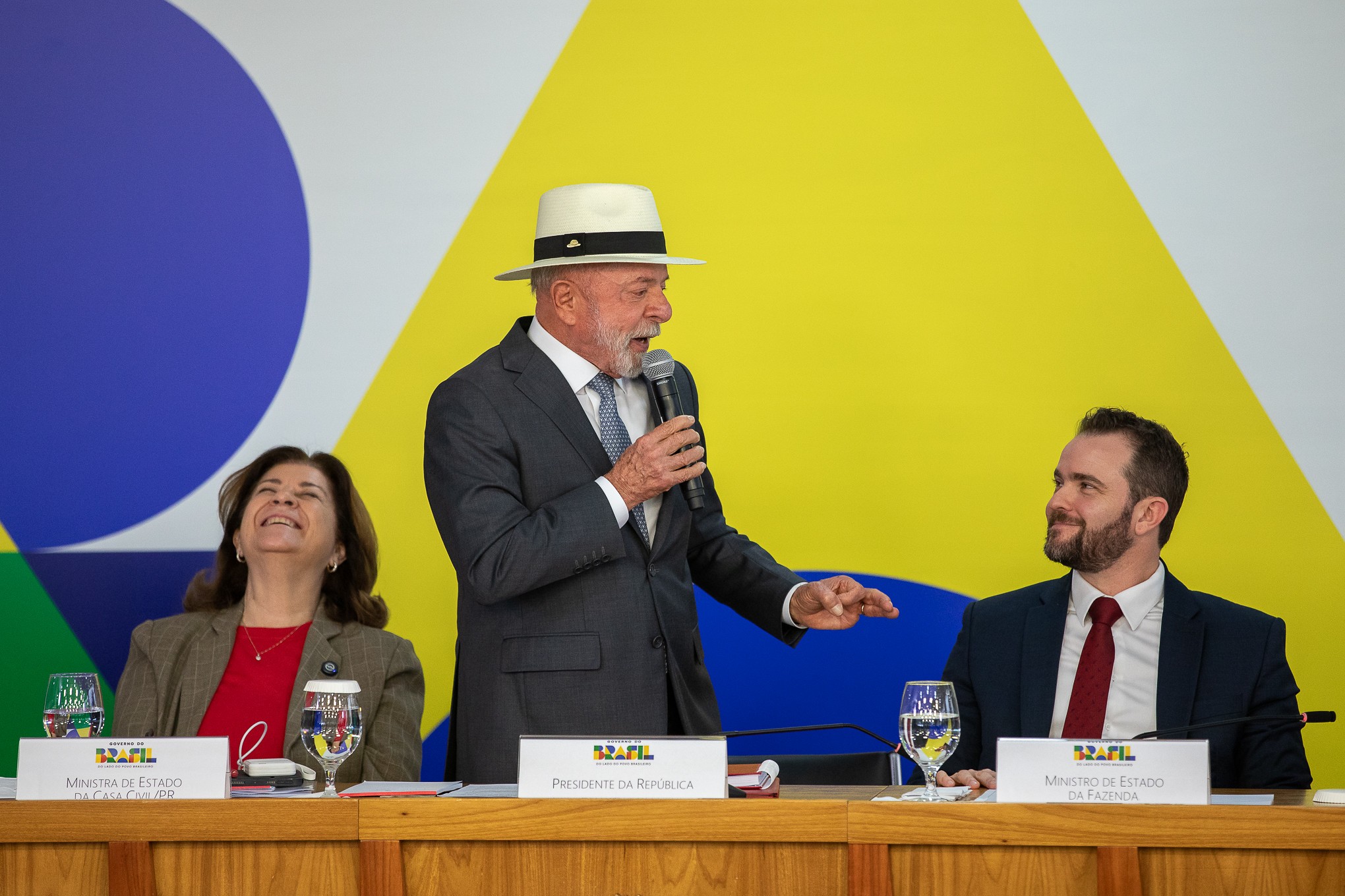 Governo anuncia superávit primário de R$ 25,2 bilhões em abril; melhor resultado em 4 anos