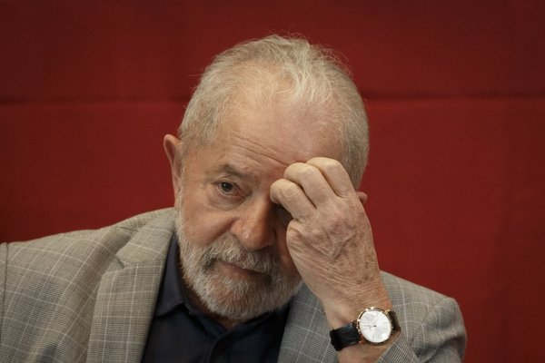 Presidente Lula ausenta-se de encontro com prefeitos e gera questionamentos