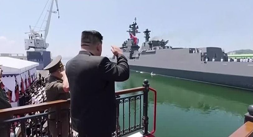 Coreia do Norte lança maior navio de guerra e acelera expansão naval