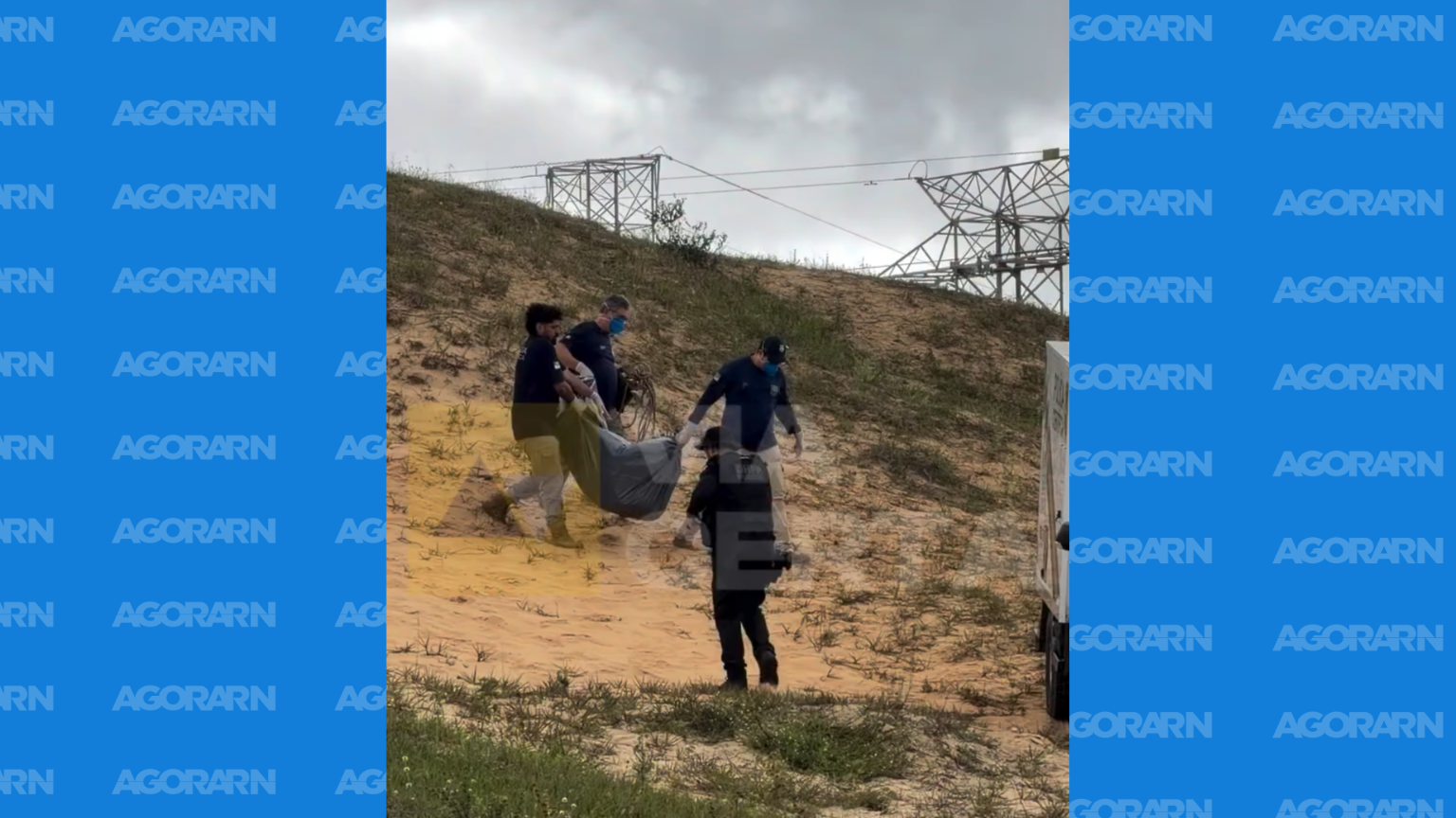Corpo é localizado enterrado em área de morro no bairro de Felipe Camarão, em Natal
