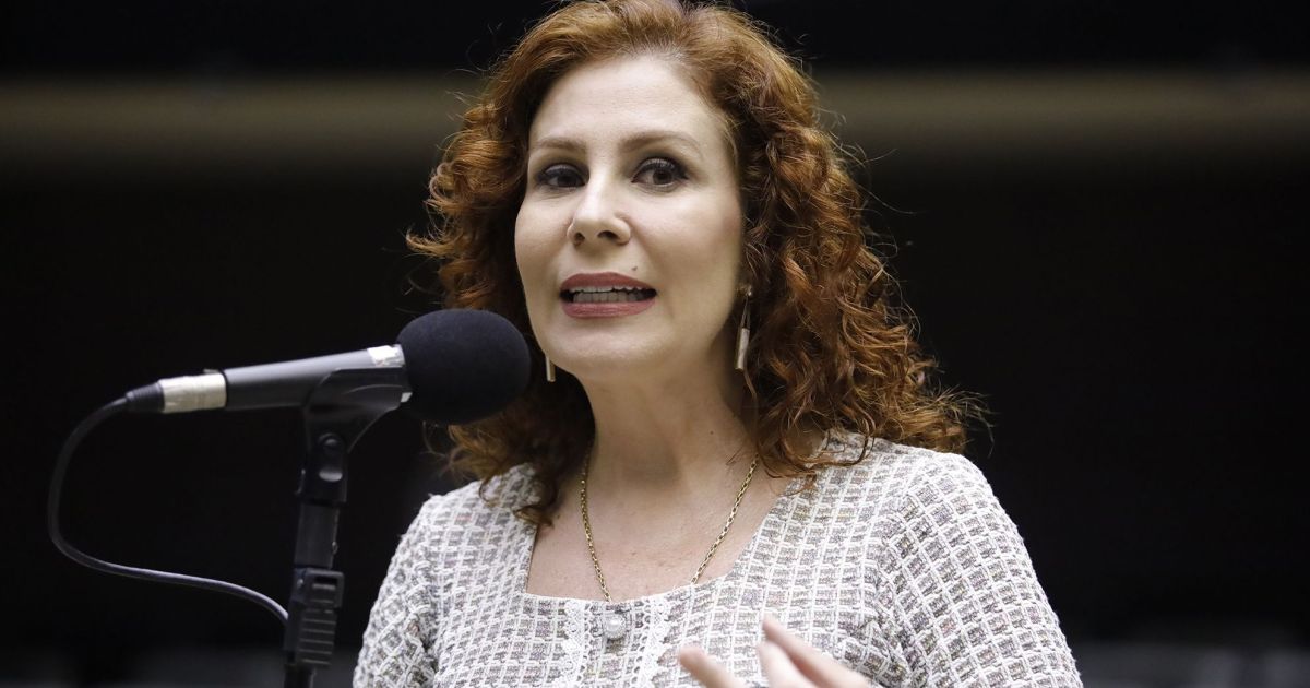 Tribunais italianos examinarão imparcialidade de Alexandre de Moraes em caso de Carla Zambelli