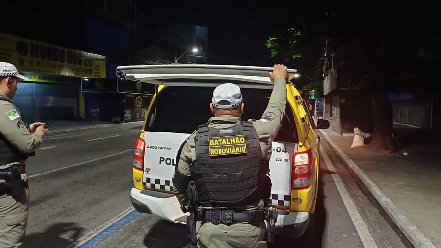 Comando de Policiamento Rodoviário Estadual prende três homens com mandados em aberto em Natal