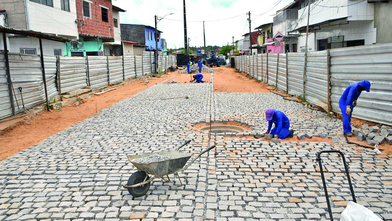 Prefeitura de Natal conclui obra emergencial na Rua José Luiz da Silva e fecha cratera que causou alagamentos