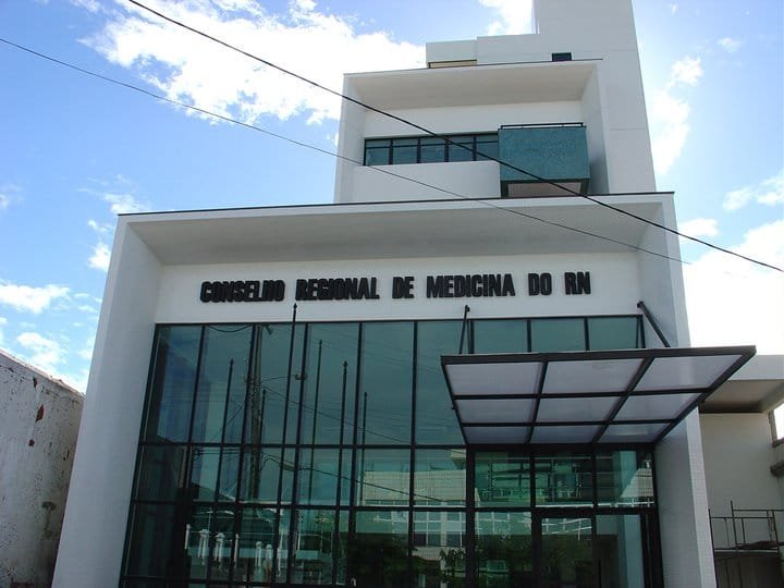 CREMERN pune empresas de saúde que atrasam pagamento de médicos