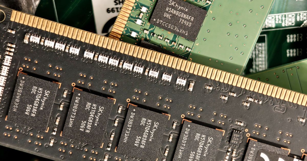 Crescimento da IA pode gerar crise de chips de memória, alertam especialistas