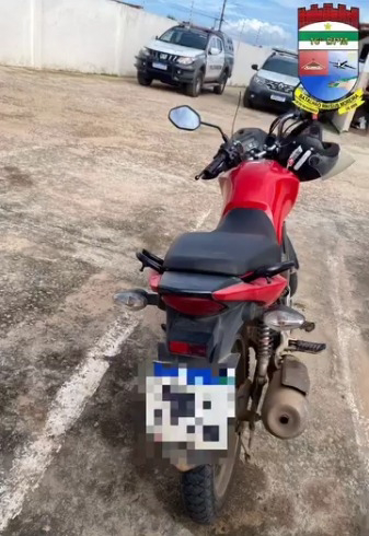 Pai é autuado por permitir que filho de 8 anos pilote moto em Extremoz