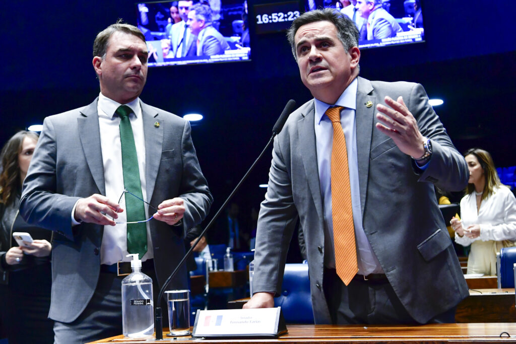 Crise com banqueiro afasta Centrão da chapa de Flávio Bolsonaro, que agora foca em nome do PL