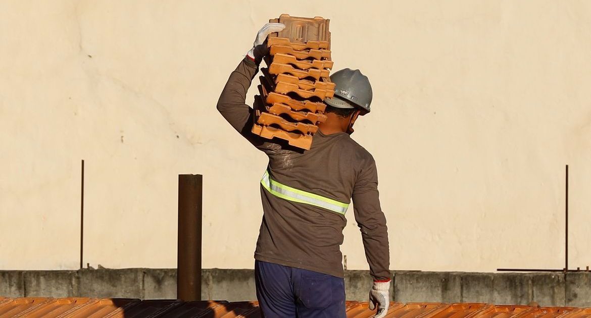 FGV Ibre: Custo da construção desacelera em maio, mas confiança se mantém em patamar de pessimismo