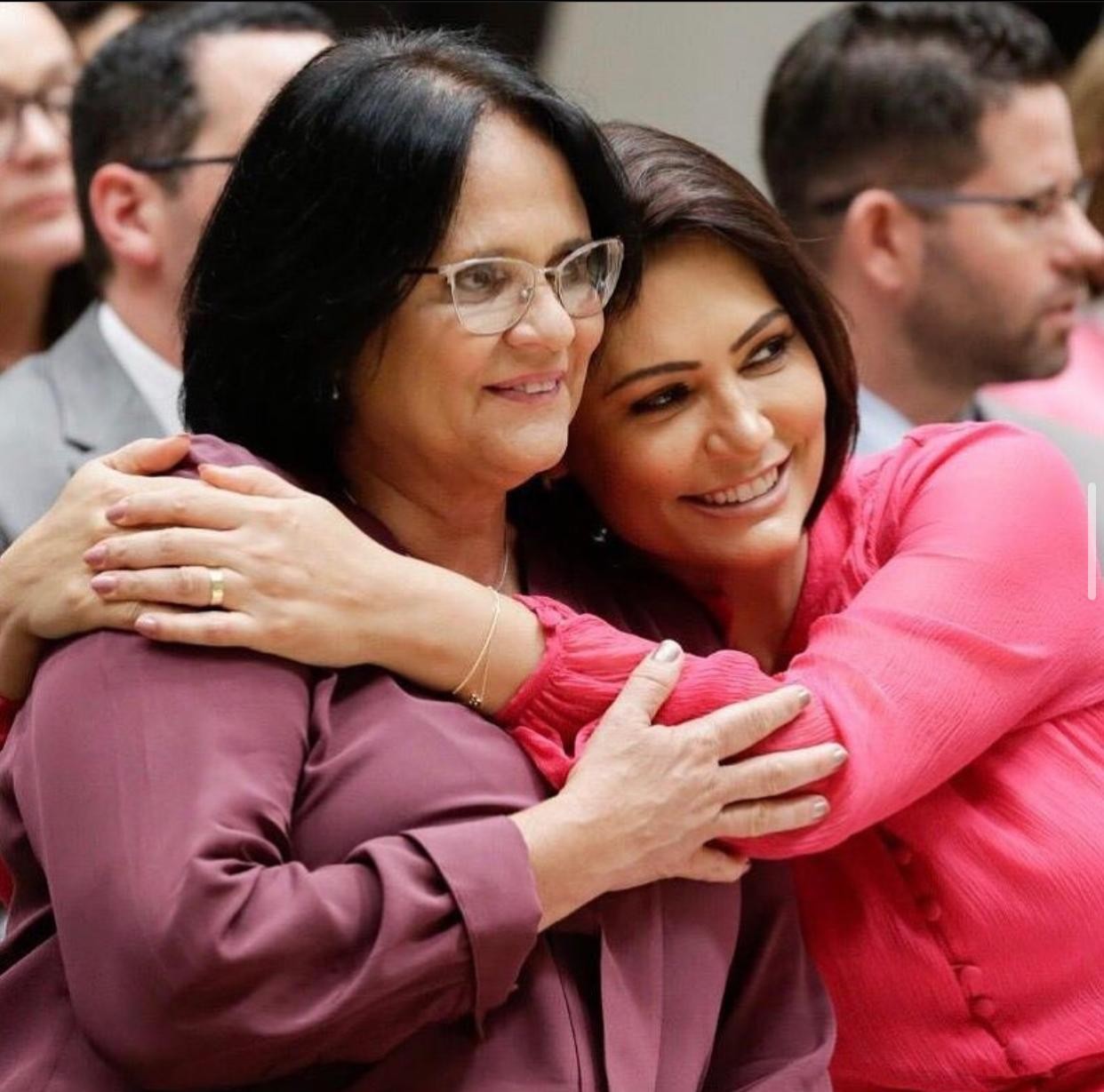 Michelle Bolsonaro ainda não decidiu sobre candidatura ao Senado, afirma Damares Alves