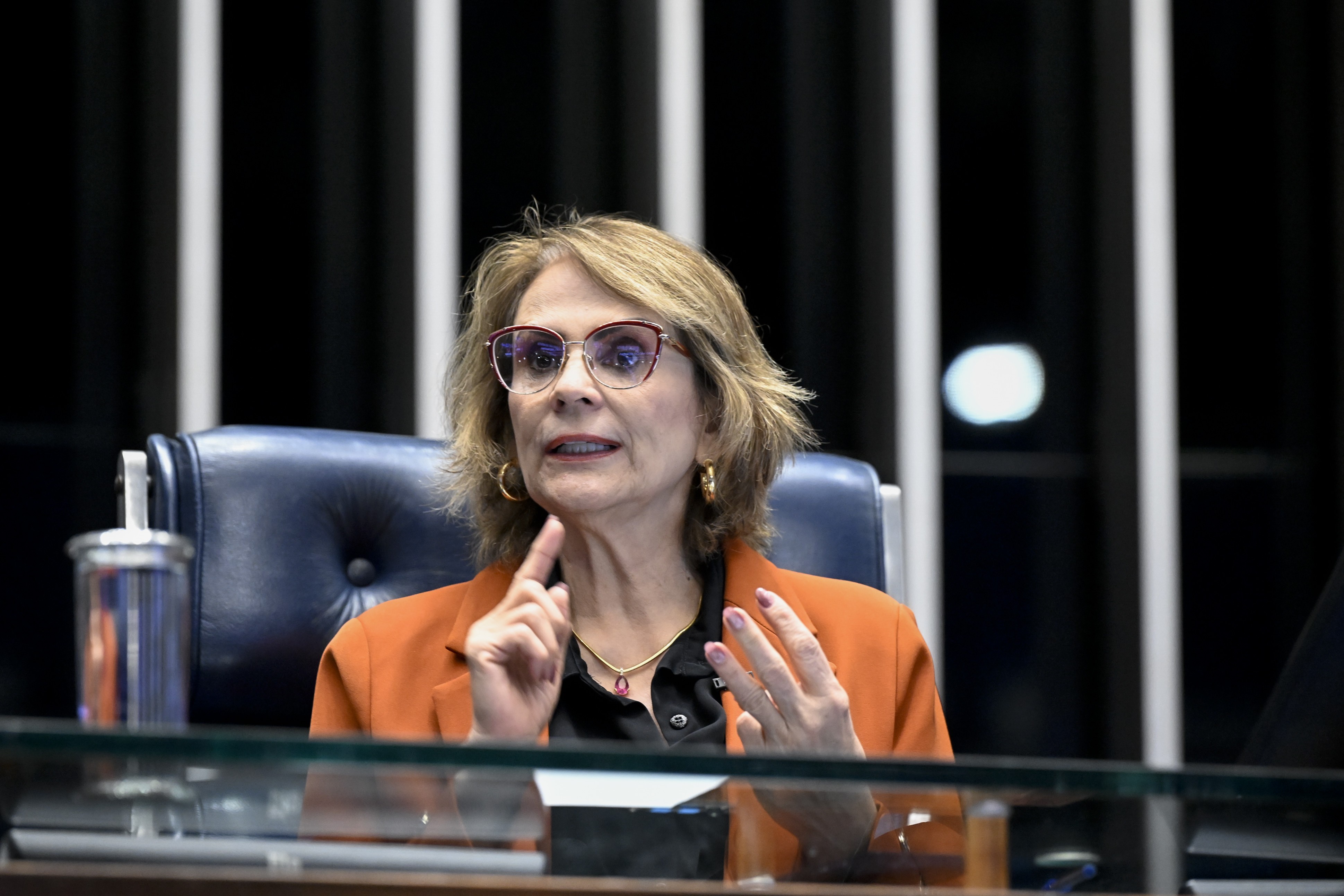 Damares Alves sai em defesa de Michelle Bolsonaro e critica ataques da direita
