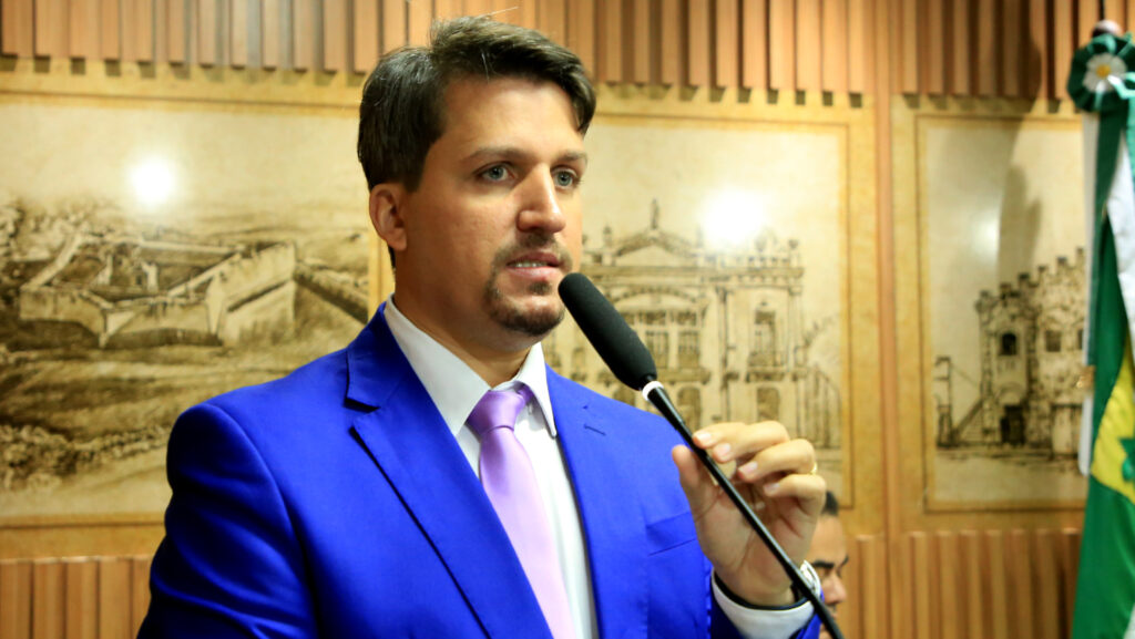 Daniell Rendall acusa "forças ocultas" por paralisia em Natal