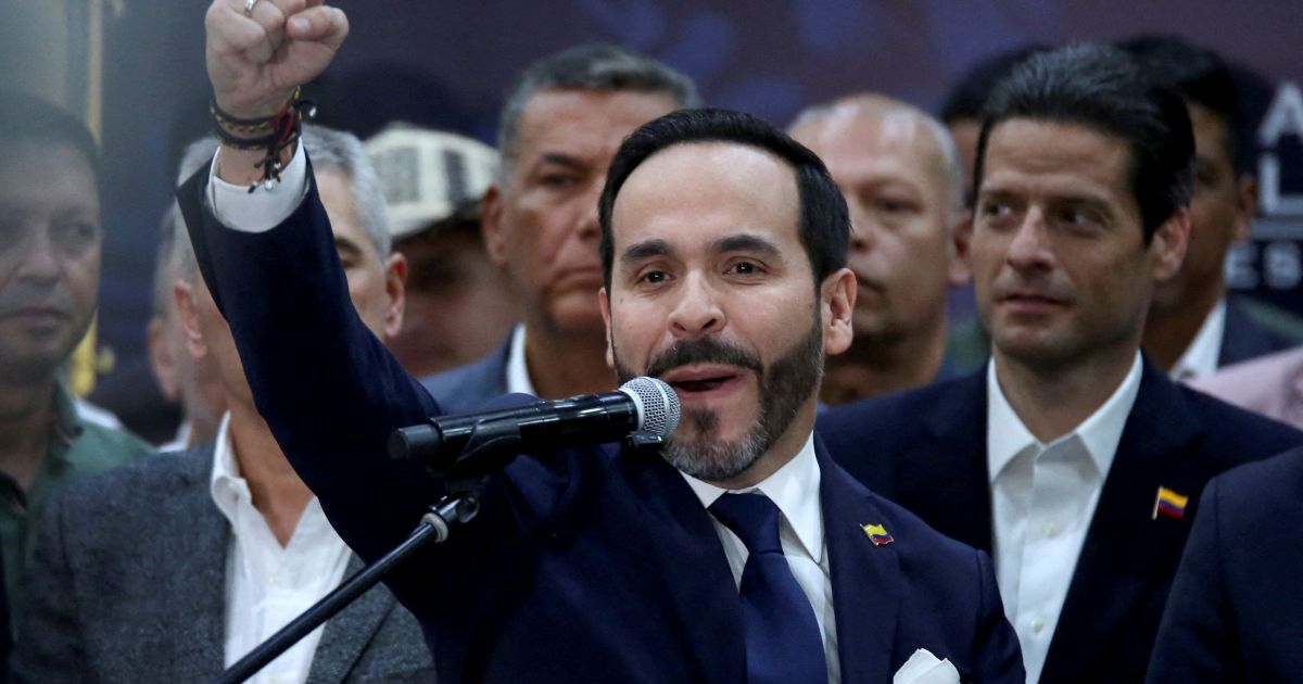 Abelardo De La Espriella assume presidência da Colômbia com foco em segurança