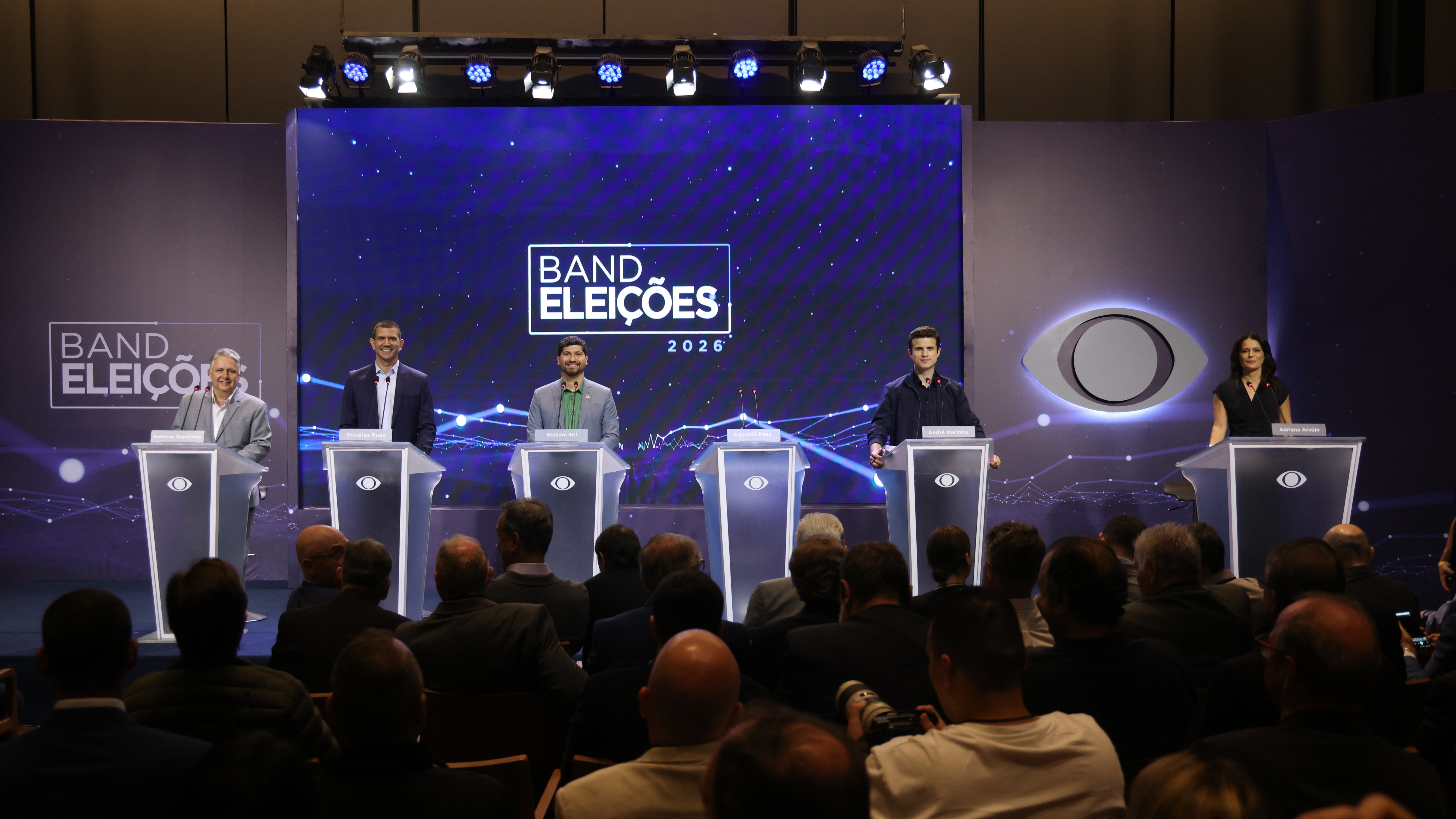 Segurança e ausência de Paes marcam primeiro debate ao governo do RJ