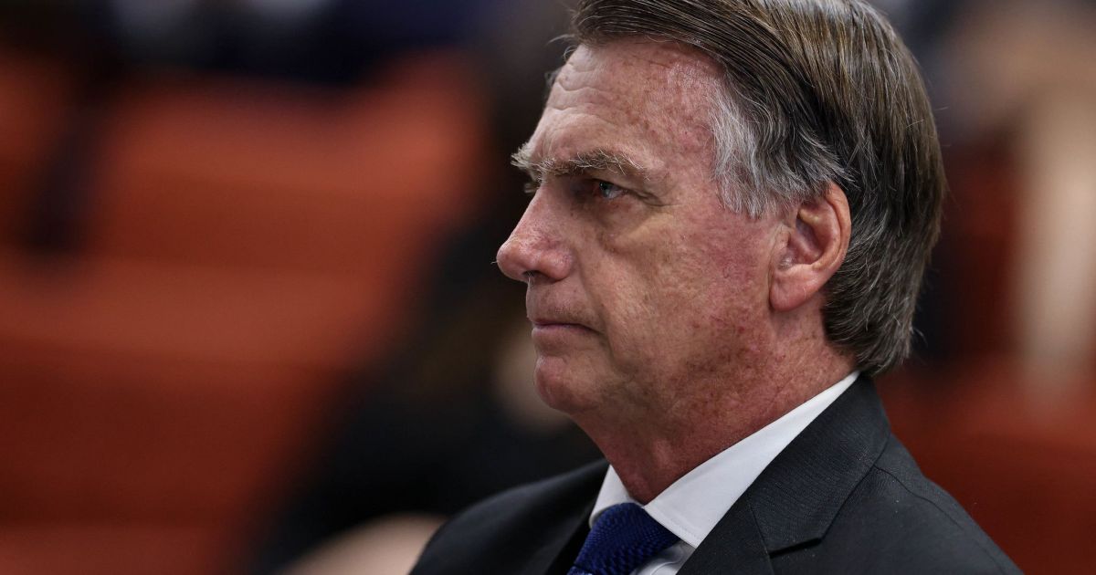 Defesa admite que Bolsonaro pediu conserto em arma e identificou falha