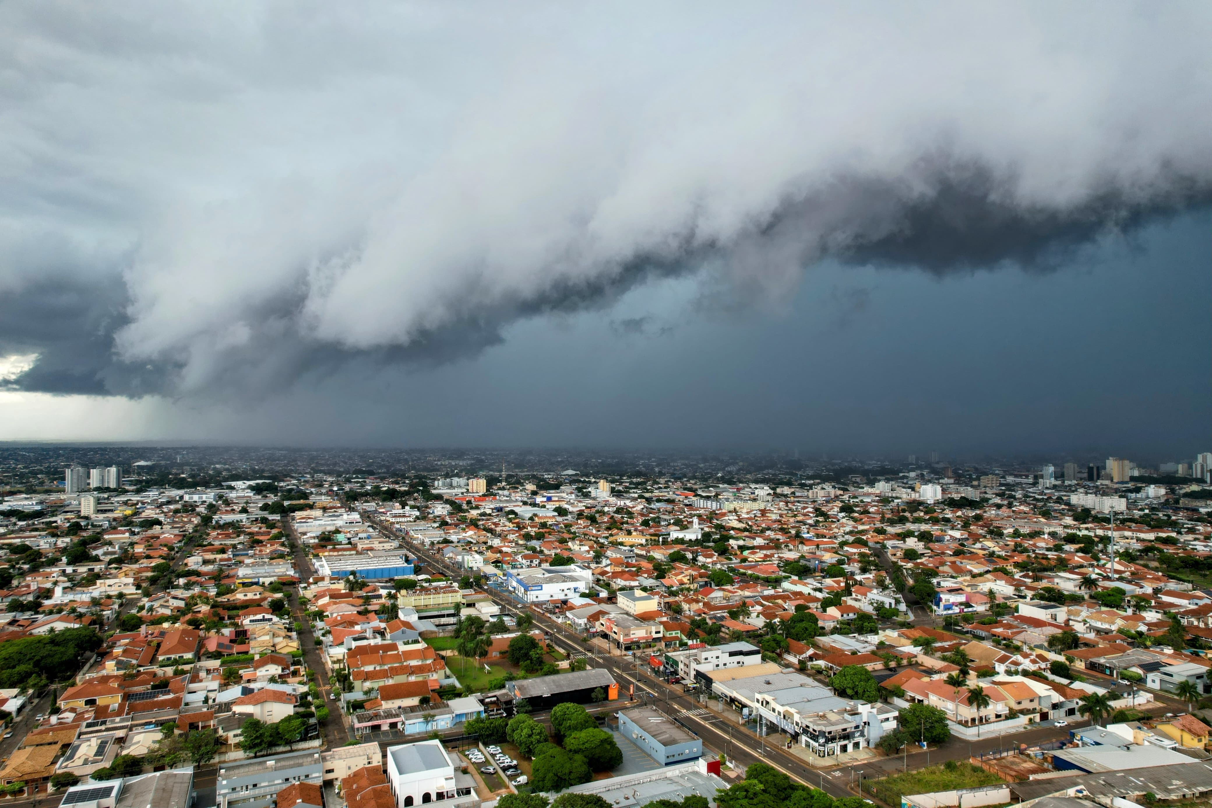 Defesa Civil emite alerta de chuva forte e ventos intensos para Campo Grande