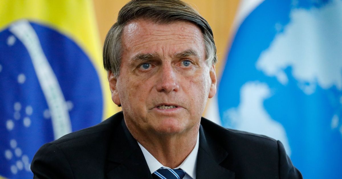 Defesa de Bolsonaro entregará oito armas à Polícia Federal a pedido de Alexandre de Moraes