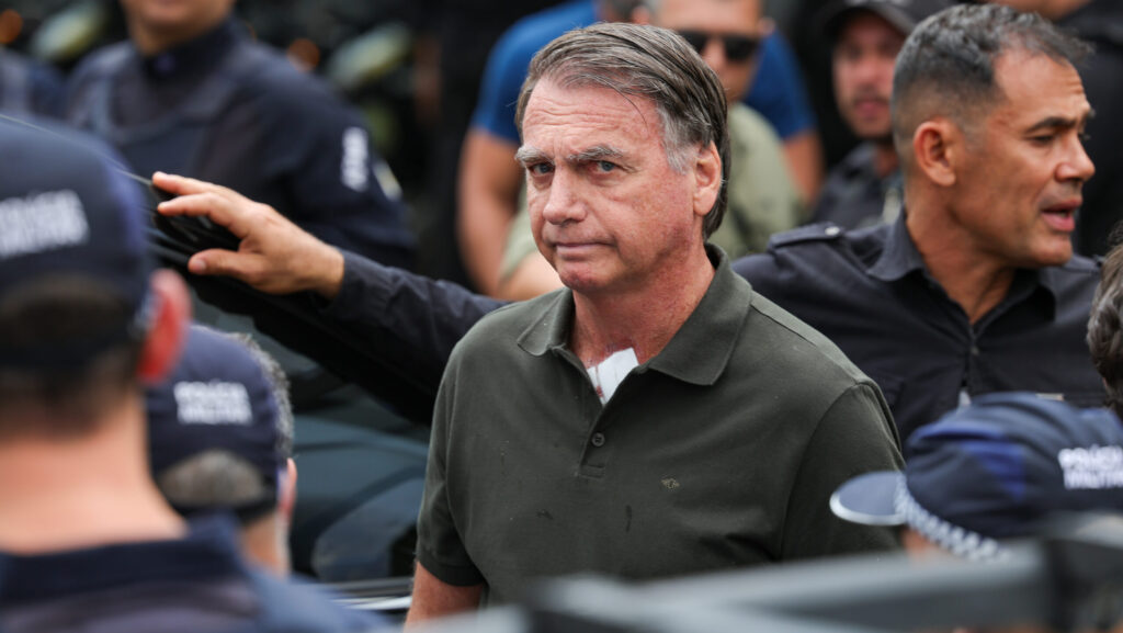 Defesa de Bolsonaro pede manutenção da prisão domiciliar e contesta falta grave por posse de arma