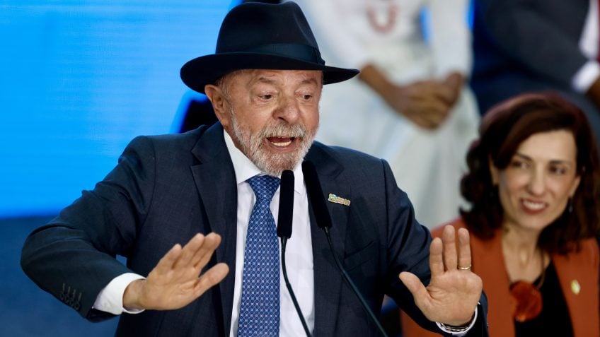 Lula alerta que democracia é ameaçada globalmente e cita tentativa de golpe no Brasil