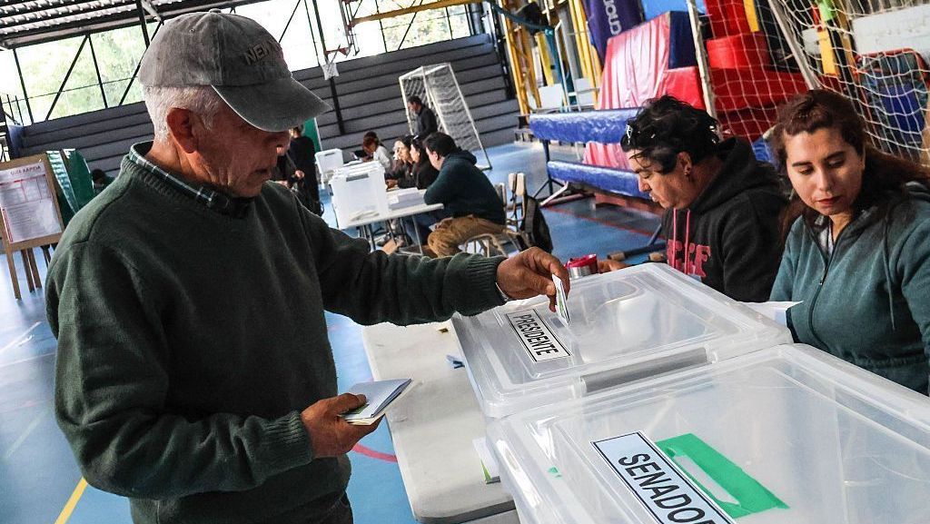 Democracias na América Latina enfrentam desafios críticos enquanto buscam resiliência