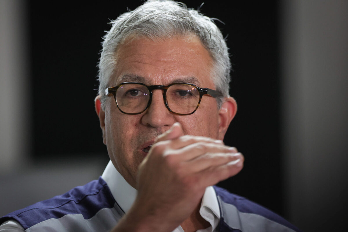Ministro Padilha: Não há relação causal entre vacina da dengue e mortes, mas investigação segue