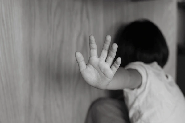 Denúncias de violência infantojuvenil disparam mais de 120% em cinco anos, revela Ministério da Saúde