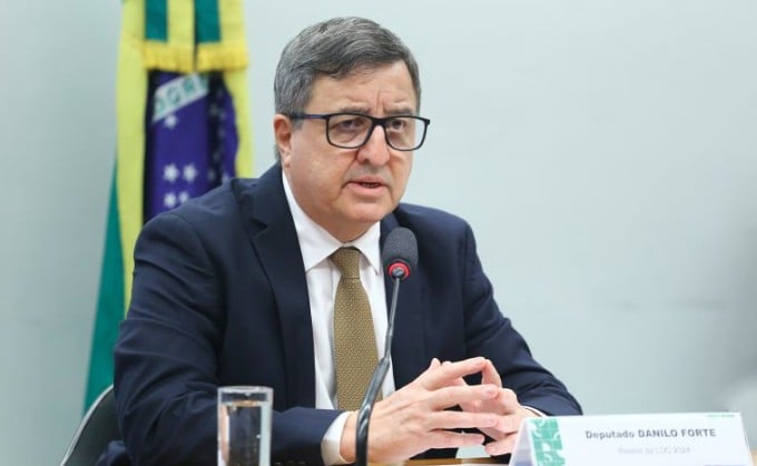 Deputado questiona leilão de energia e defende empresas do Nordeste