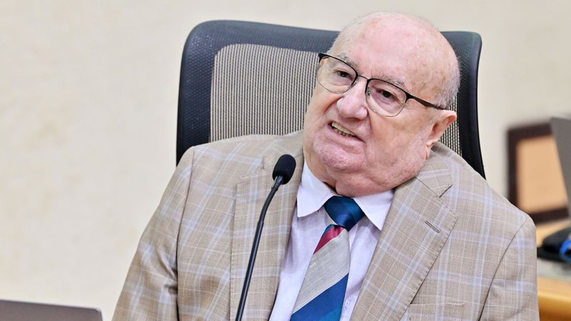 José Dias cobra R$ 15 milhões em emendas e critica endividamento do Estado