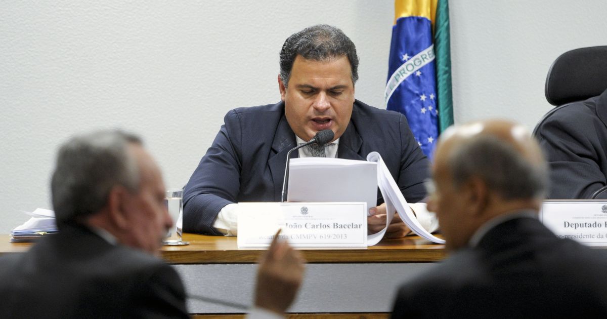 Moraes homologa acordo de deputado por peculato