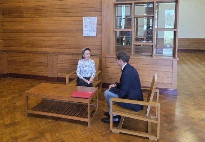 Aung San Suu Kyi recebe visita do Comitê Internacional da Cruz Vermelha em Mianmar