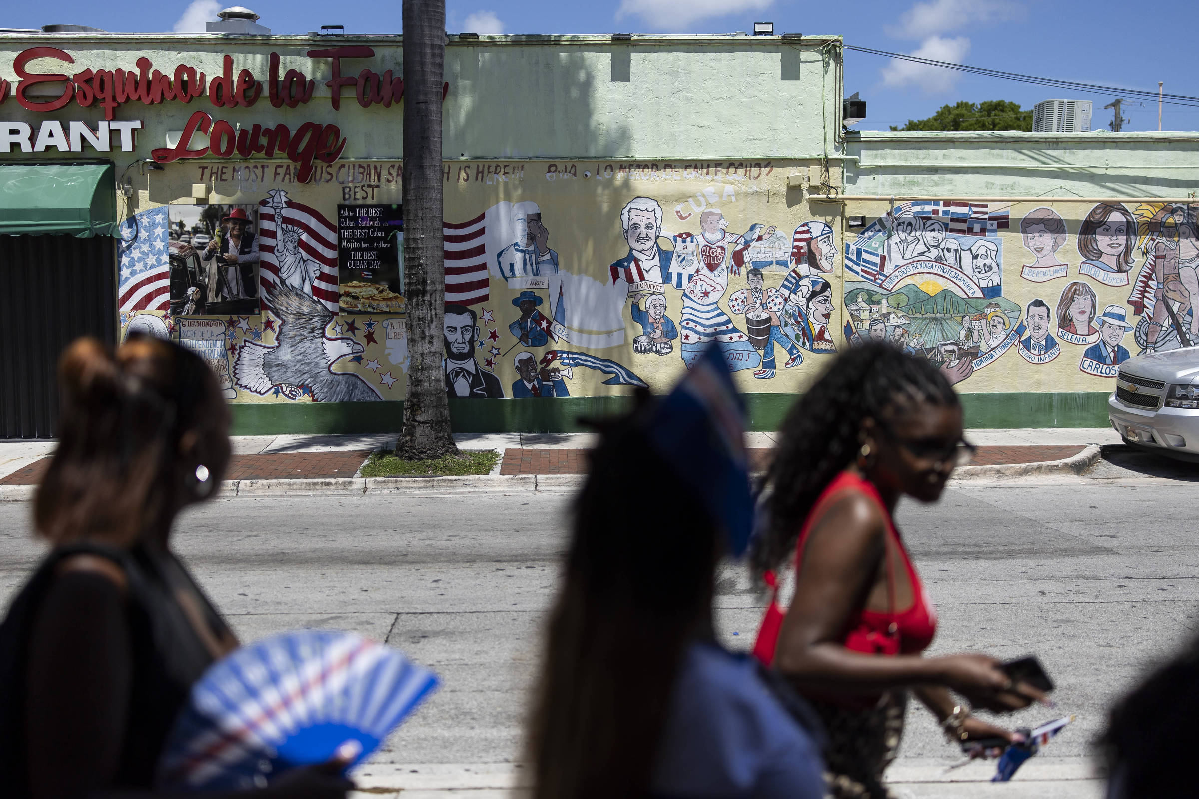 Diáspora cubana em Miami enfrenta crise e divide apoio a Donald Trump