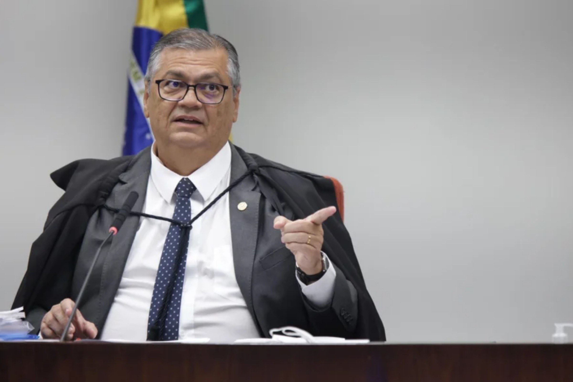 Flávio Dino exige exame criminológico para membro do PCC