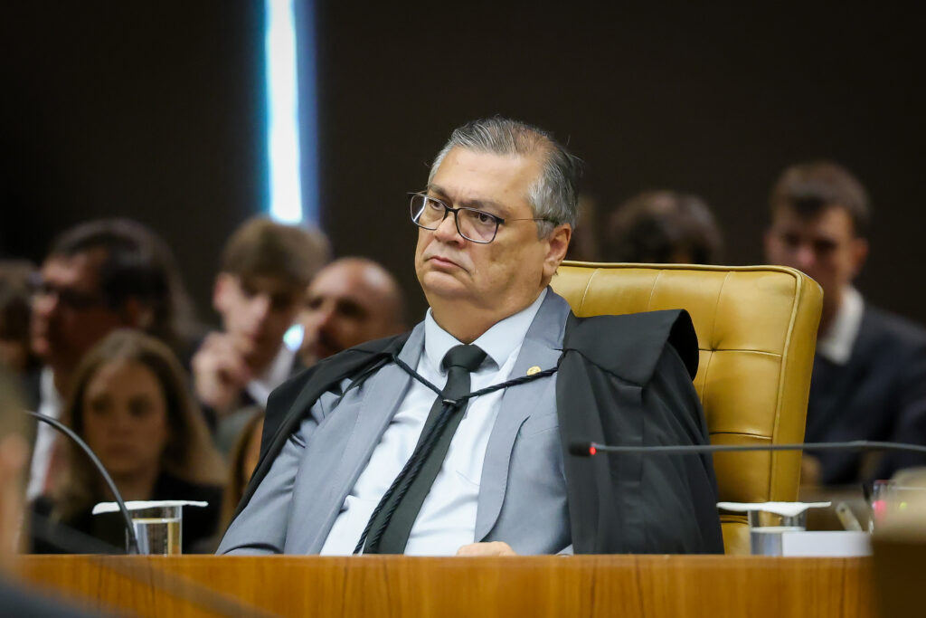 Ministro Flávio Dino determina multa para estados e municípios com falhas na prestação de contas de emendas Pix