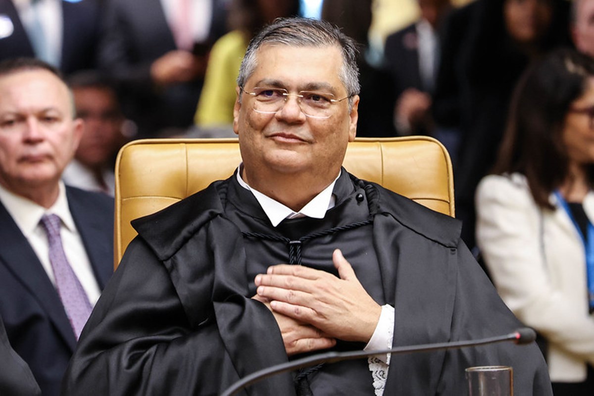 Dino mantém vice de Macapá afastado do cargo