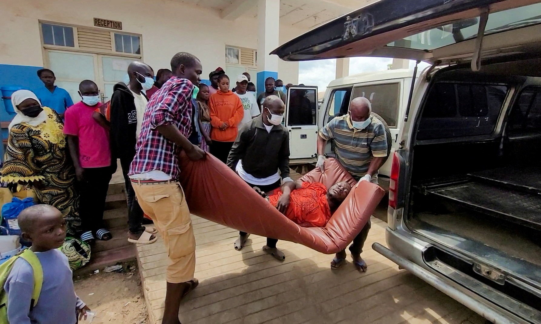 OMS alerta para aceleração do Ebola no Congo e convoca reunião emergencial