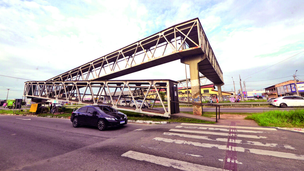 Sem previsão do Dnit, passarela da BR-101 mantém Parnamirim em perigo