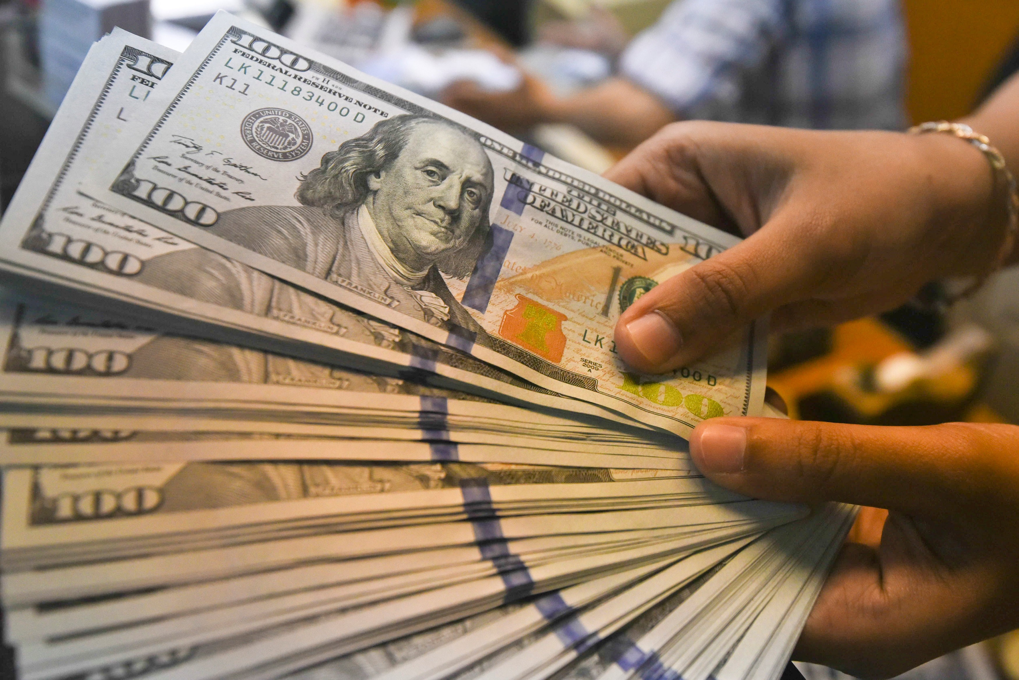 Dólar a R$ 5: Negociações entre EUA e Irã agitam mercados