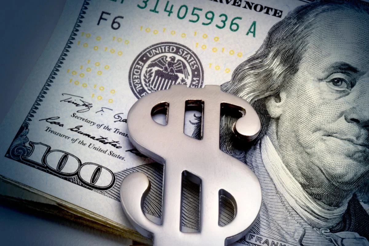 Dólar cai com investidor atento a juros e tensões entre Estados Unidos e Irã