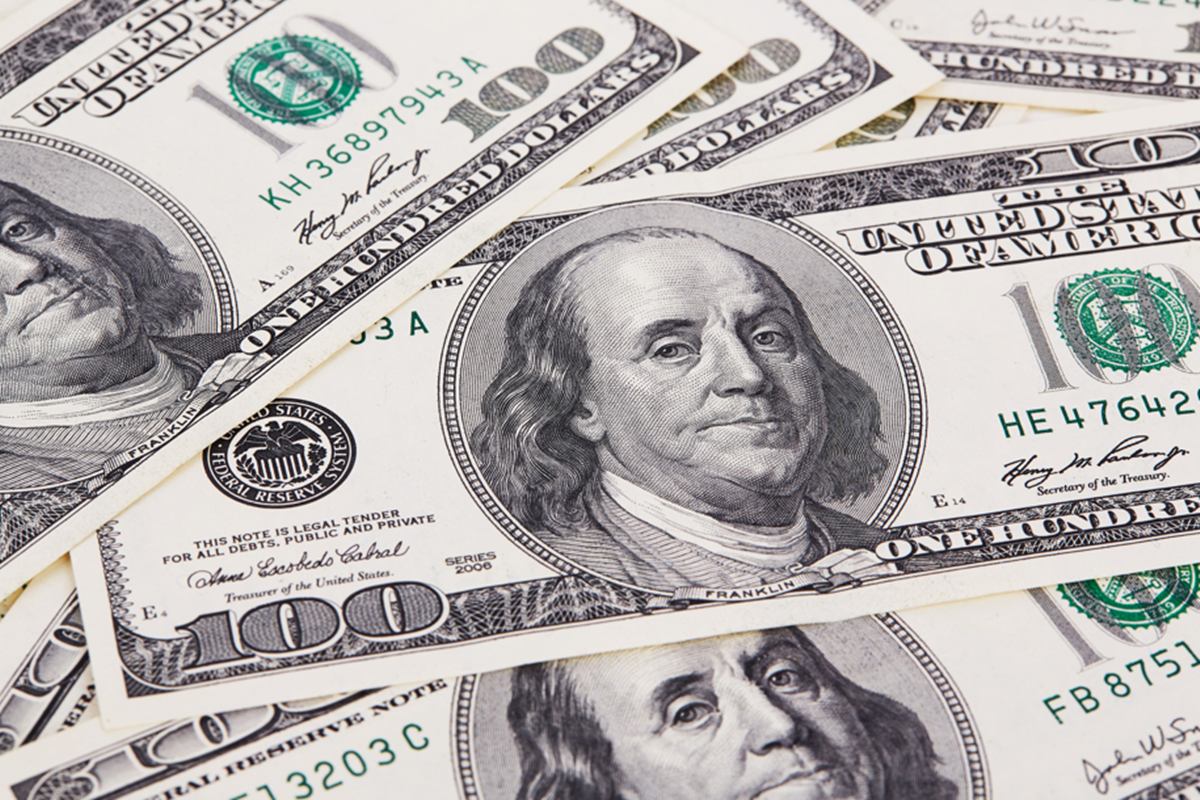 Dólar fecha estável em R$ 5,00 apesar de acordo EUA-Irã; Ibovespa sobe