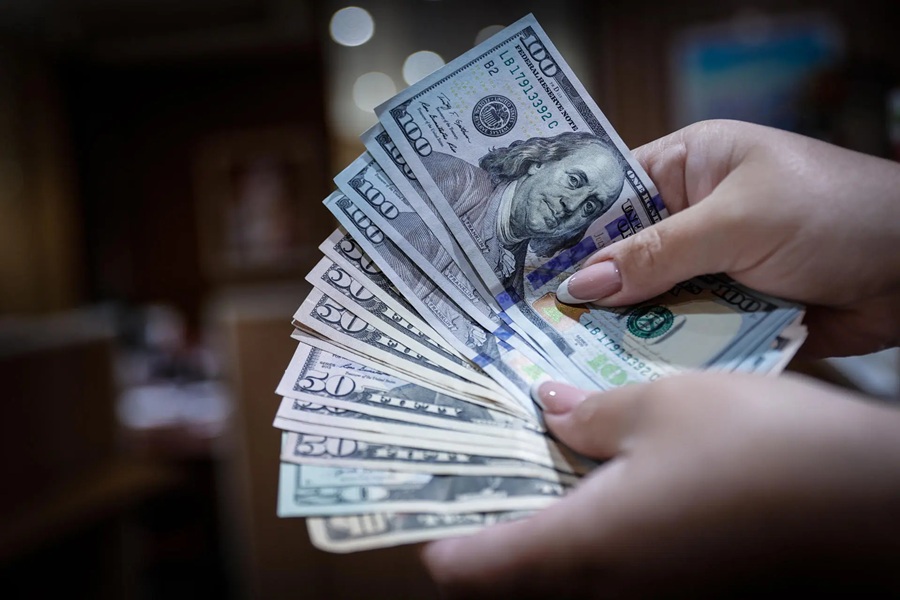 Dólar sobe para R$ 5,15 após tensão EUA-Irã e aversão ao risco crescer