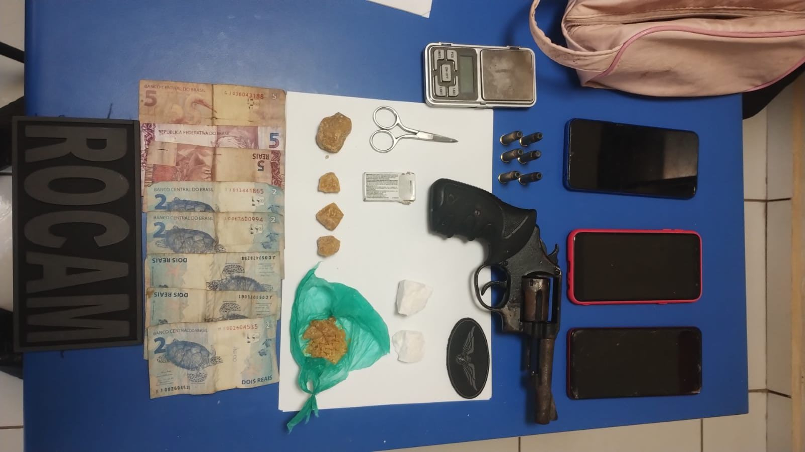 ROCAM apreende drogas e arma em Grossos após denúncias de tráfico
