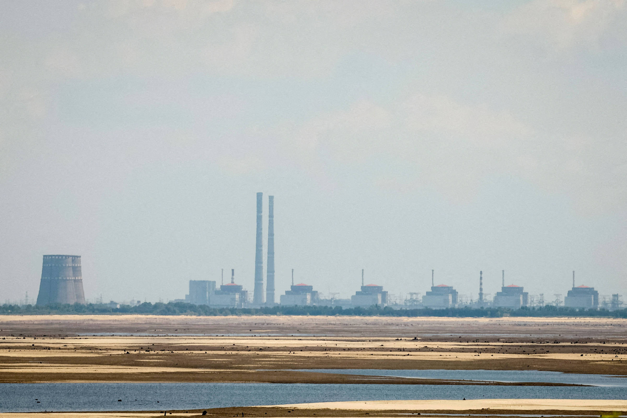 Drone ucraniano atinge a maior usina nuclear da Europa, alerta Rosatom