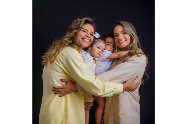 Dupla maternidade: resiliência em dobro para construir um lar de amor