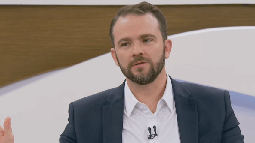 Dario Durigan acusa aliados de Jair Bolsonaro de "trair o país" nos Estados Unidos