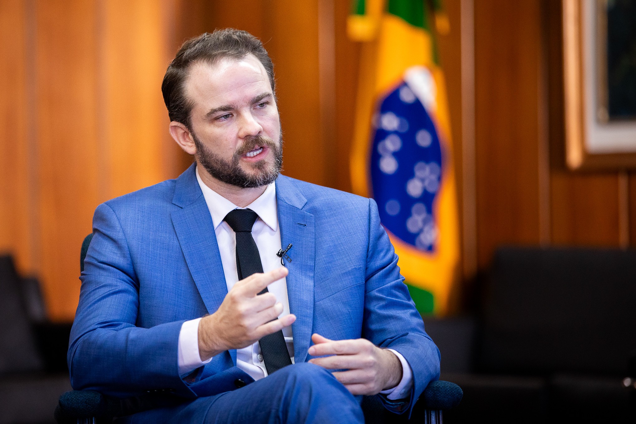 Ministro Dario Durigan aponta juros altos como gargalo da economia brasileira