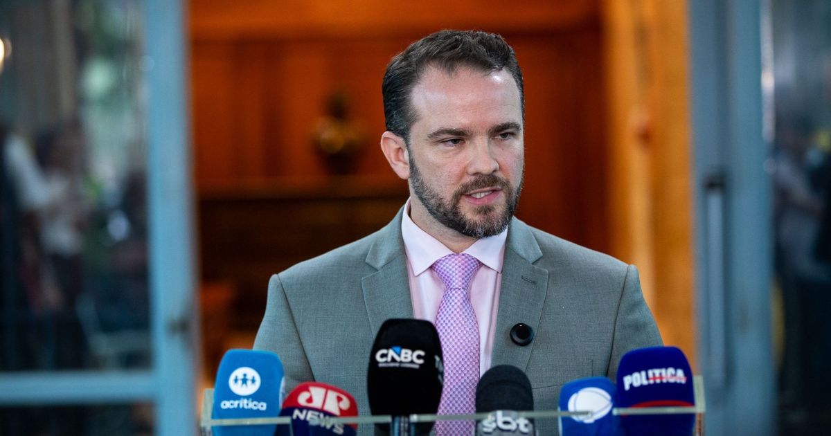 Ministro da Fazenda pede fim imediato da escala 6x1 no Conselhão