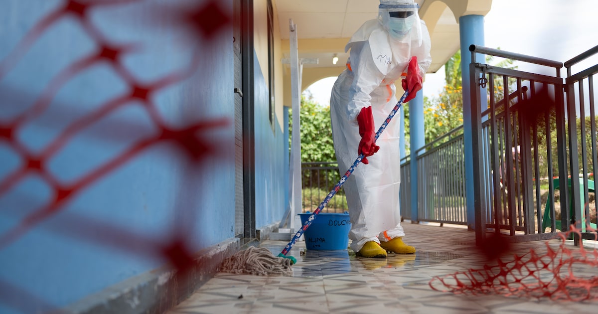 Casos suspeitos de ebola seguem em investigação no Brasil após surto declarado pela OMS
