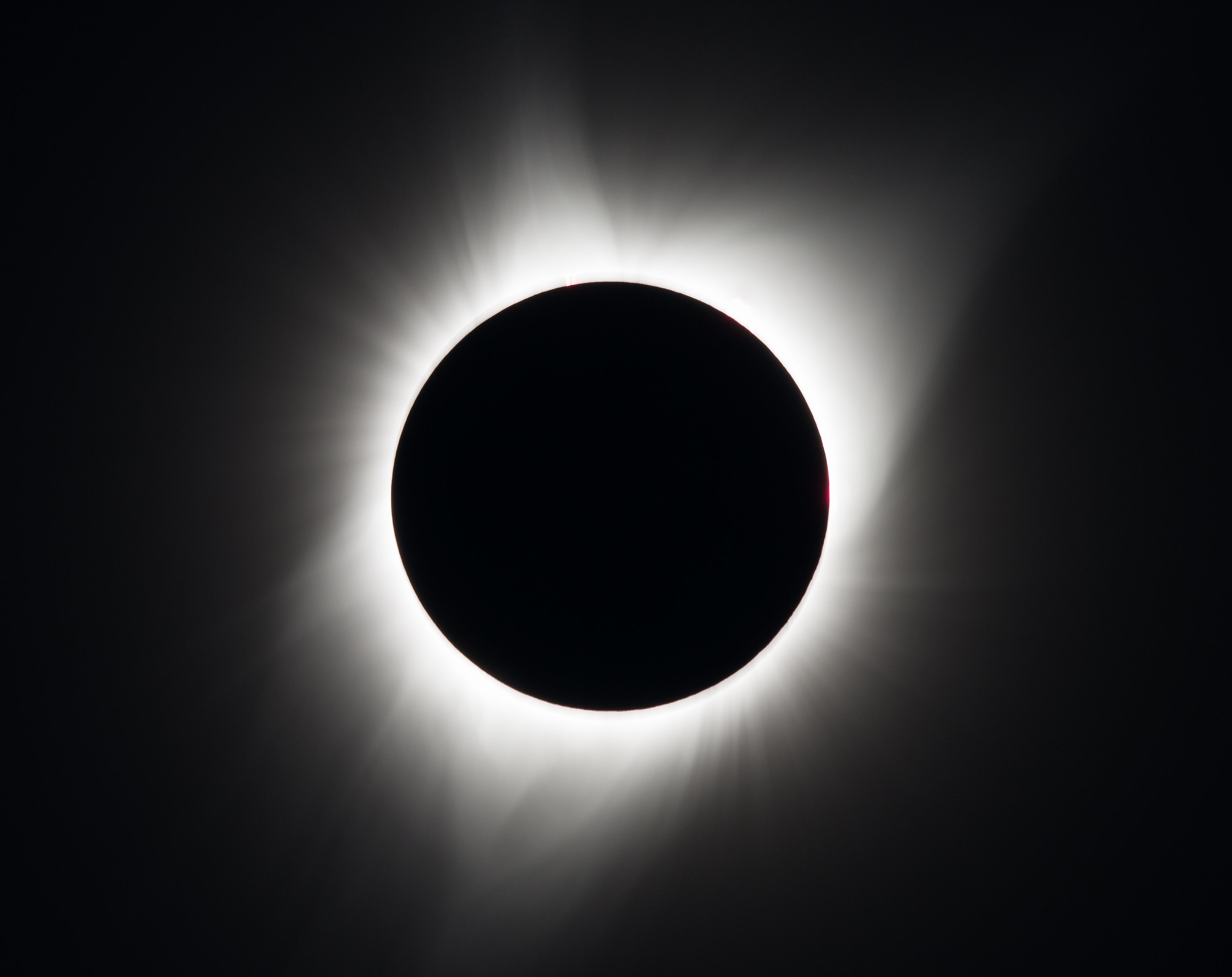 Eclipse solar total cruza o Hemisfério Norte e oferece espetáculo astronômico