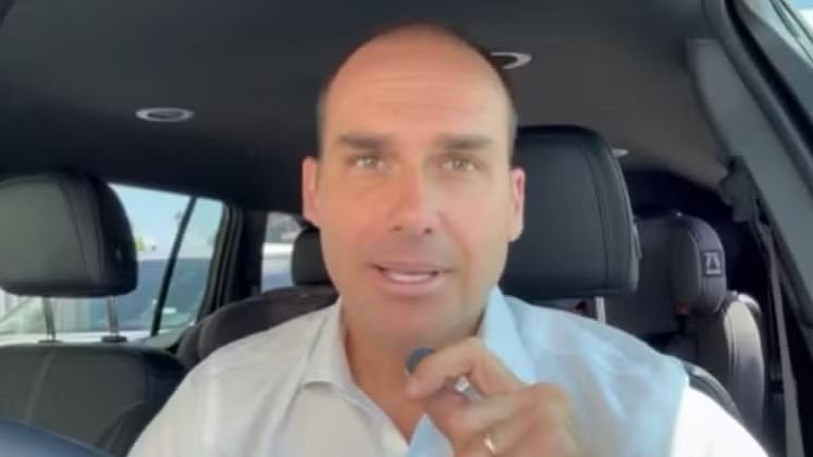 Eduardo Bolsonaro aponta imaturidade de Michelle em crise com Flávio