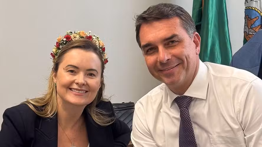 Eduardo Bolsonaro defende Júlia Zanatta como vice de Flávio Bolsonaro para chapa presidencial